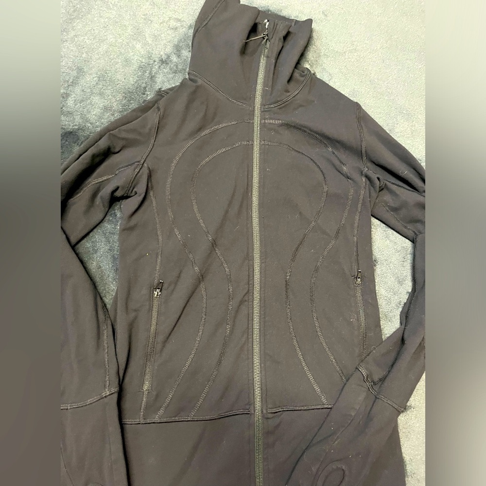 - Lululemon sweater size 4